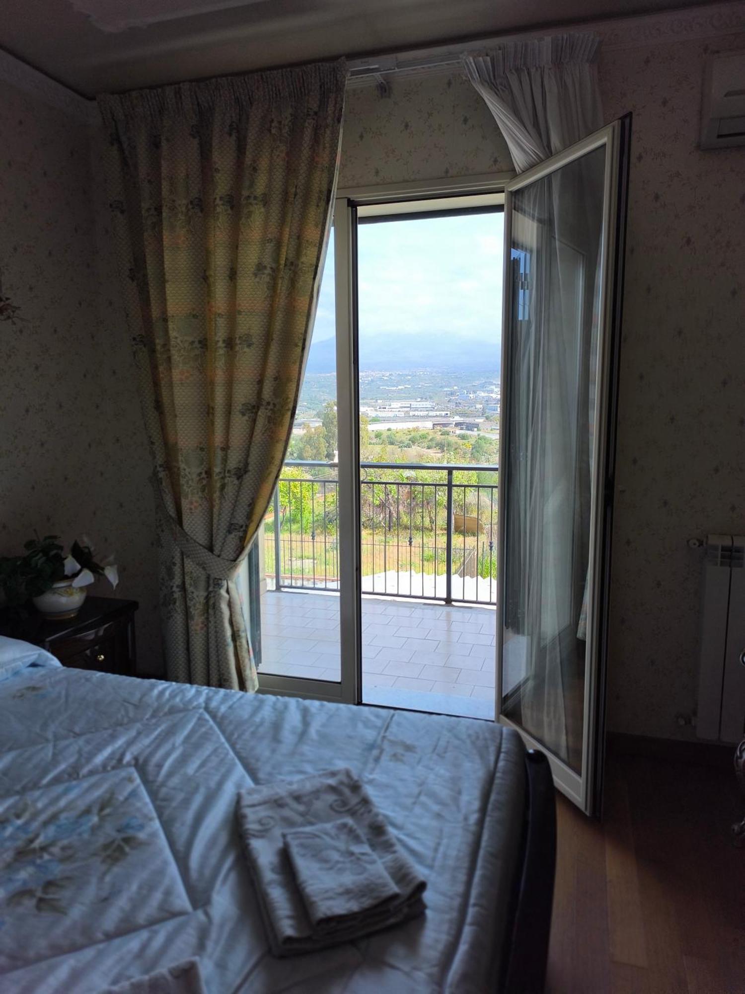 Bed & Breakfast Kalinka Bed & Breakfast Motta Sant'Anastasia Exterior photo