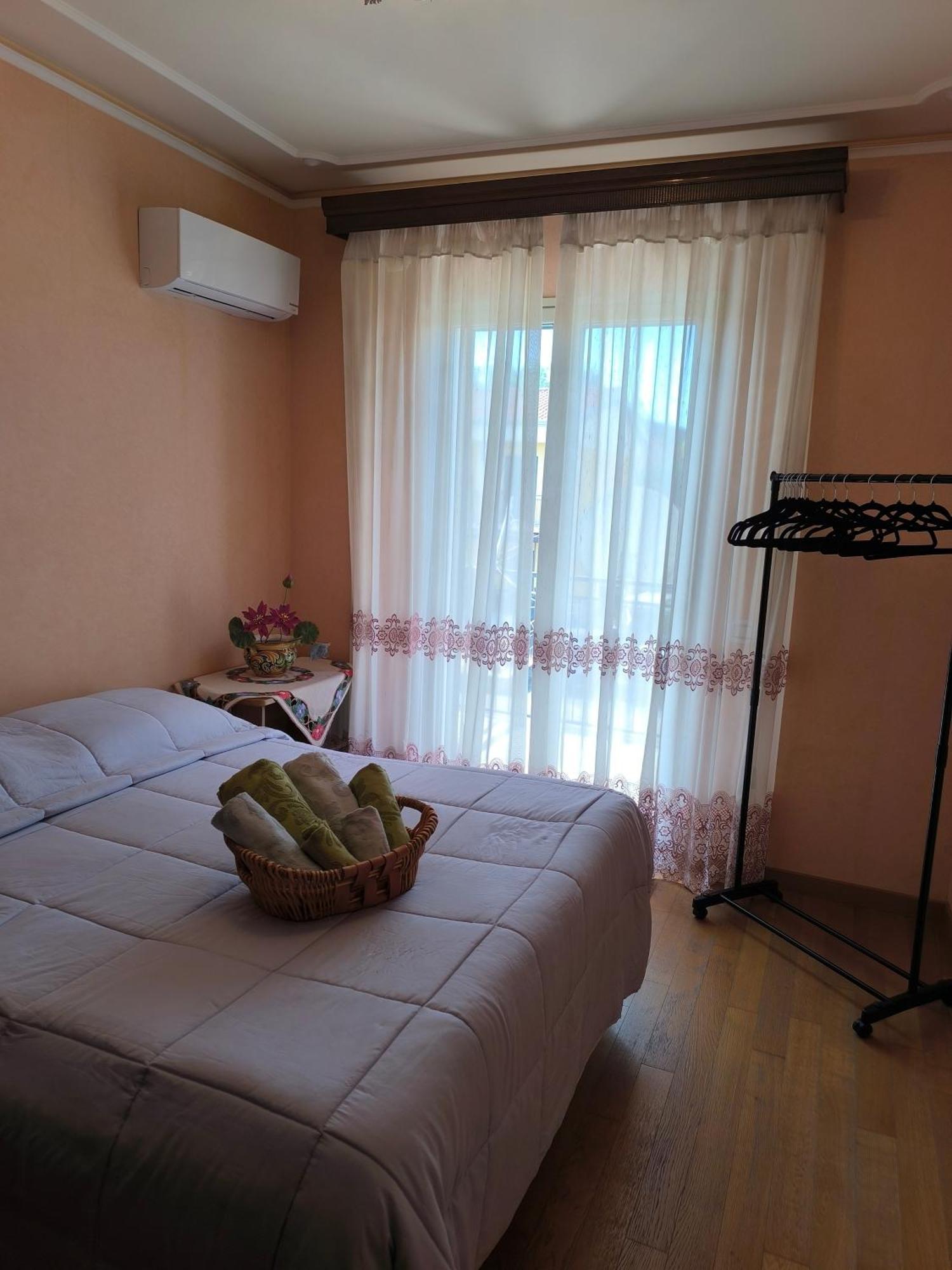 Bed & Breakfast Kalinka Bed & Breakfast Motta Sant'Anastasia Exterior photo