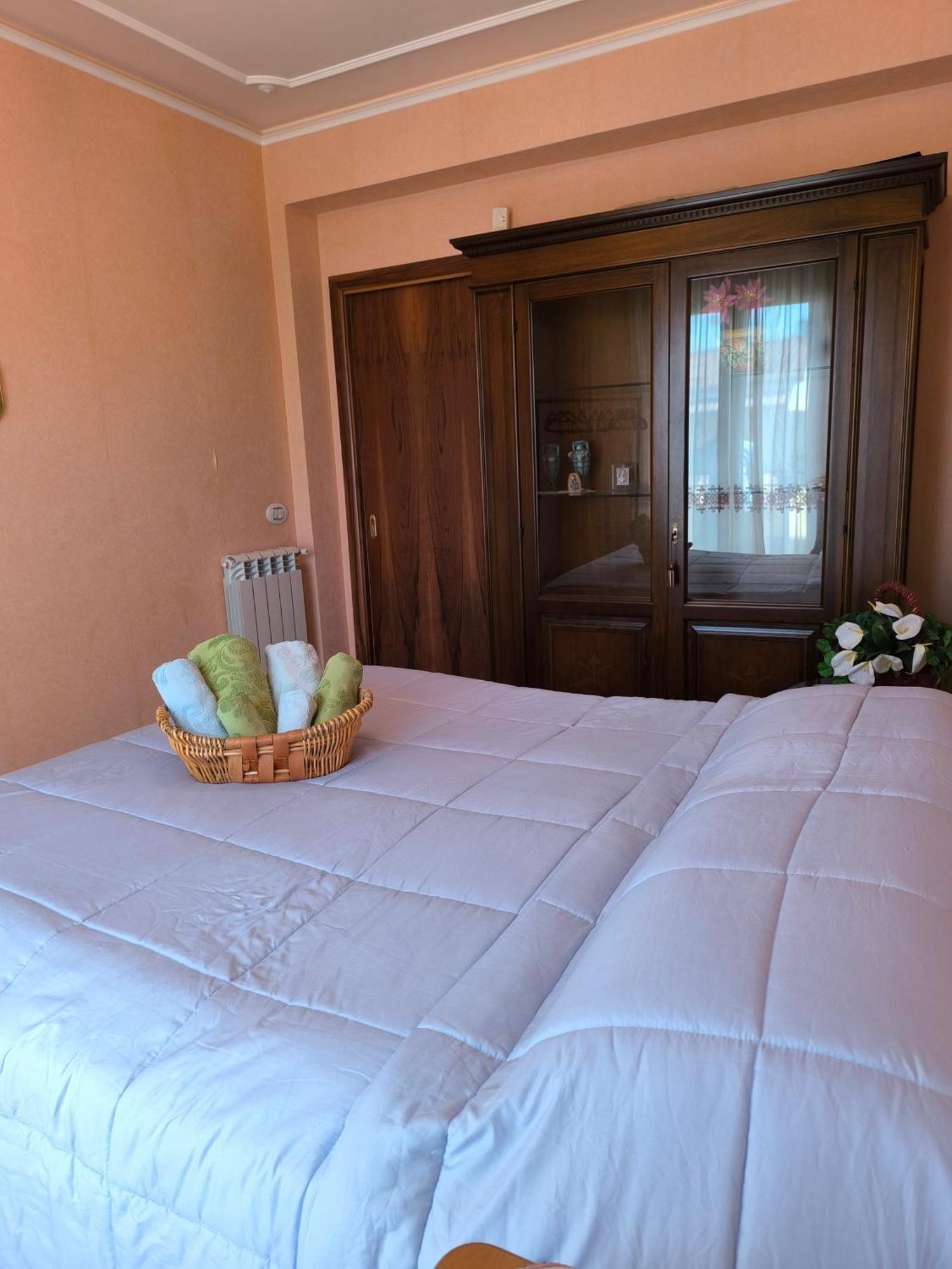 Bed & Breakfast Kalinka Bed & Breakfast Motta Sant'Anastasia Exterior photo