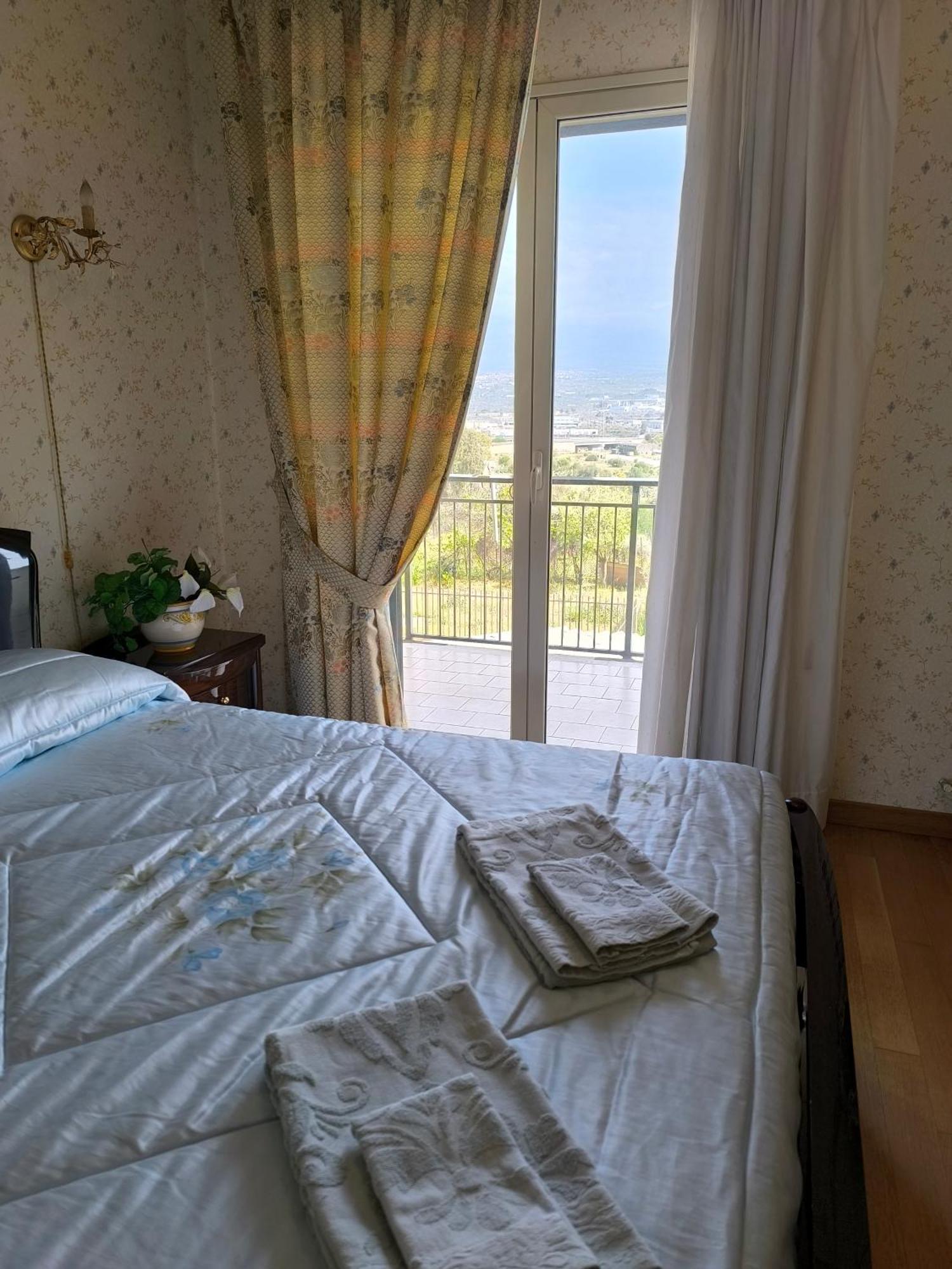 Bed & Breakfast Kalinka Bed & Breakfast Motta Sant'Anastasia Exterior photo