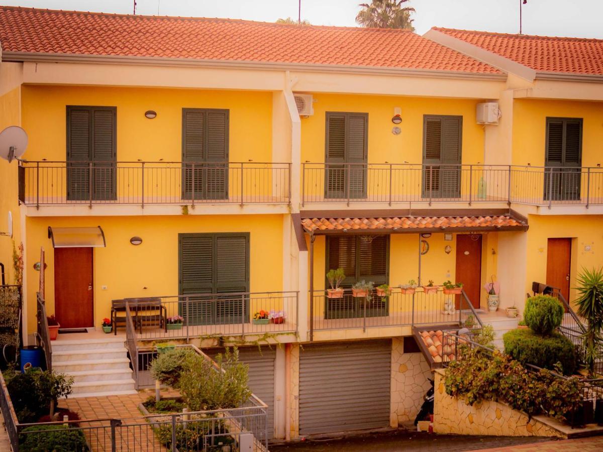 Bed & Breakfast Kalinka Bed & Breakfast Motta Sant'Anastasia Exterior photo
